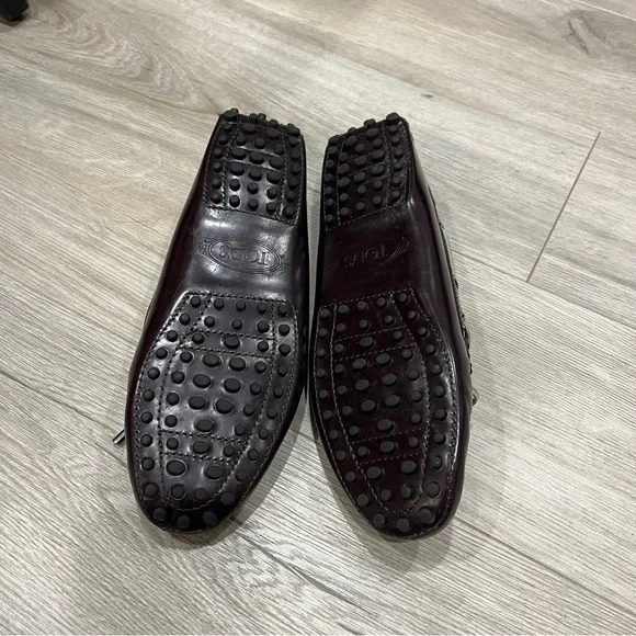 Tod's Brown Patent Leather Driving Moccasins with Silver Bow - Picture 3 of 5